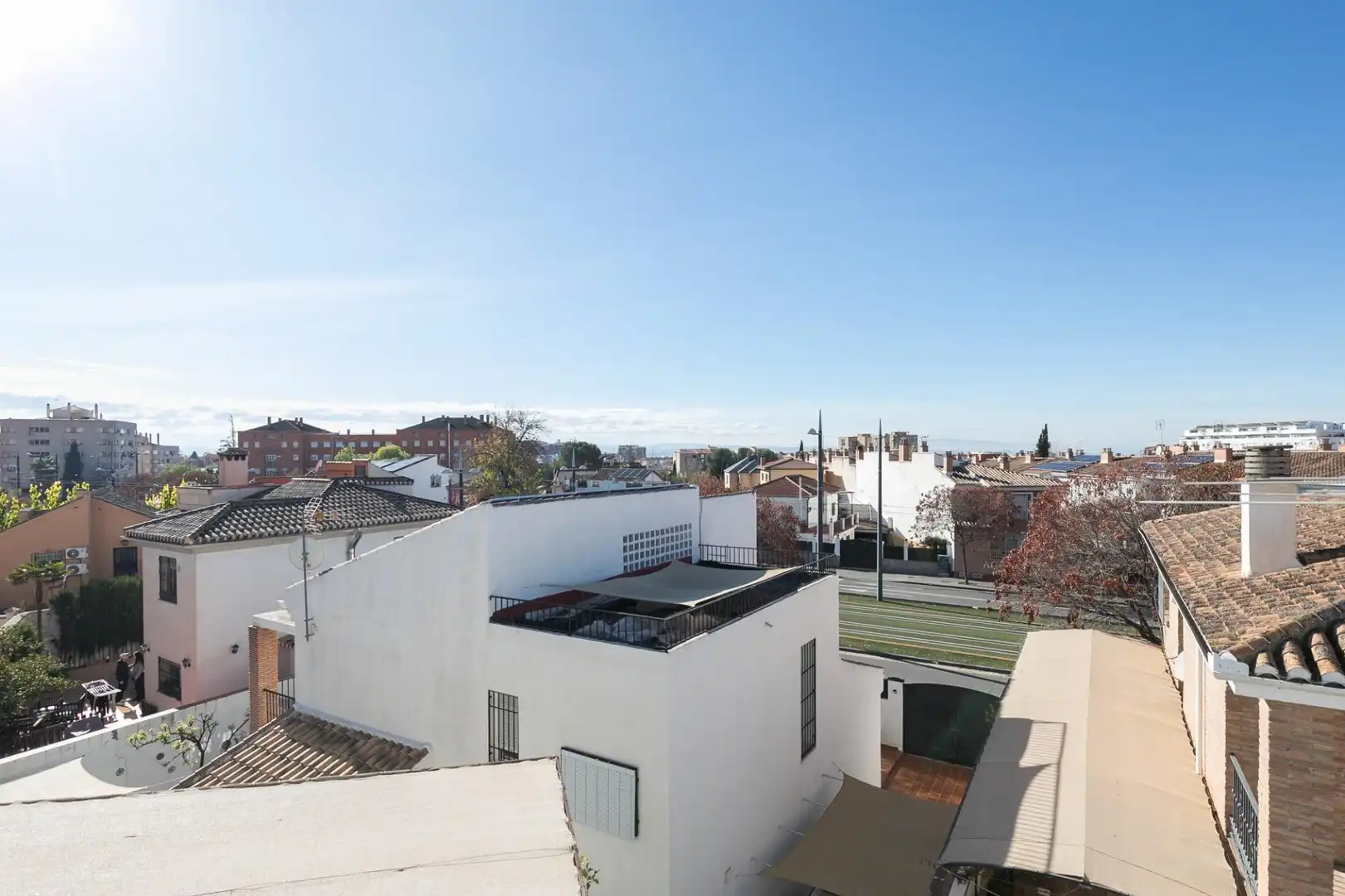 Vista exterior de Casa o xalet en venda en Granada amb Aire condicionat, Calefacció i Jardí privat