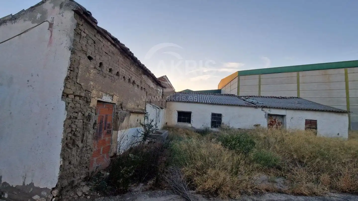 Nave industrial en venta en La Mata