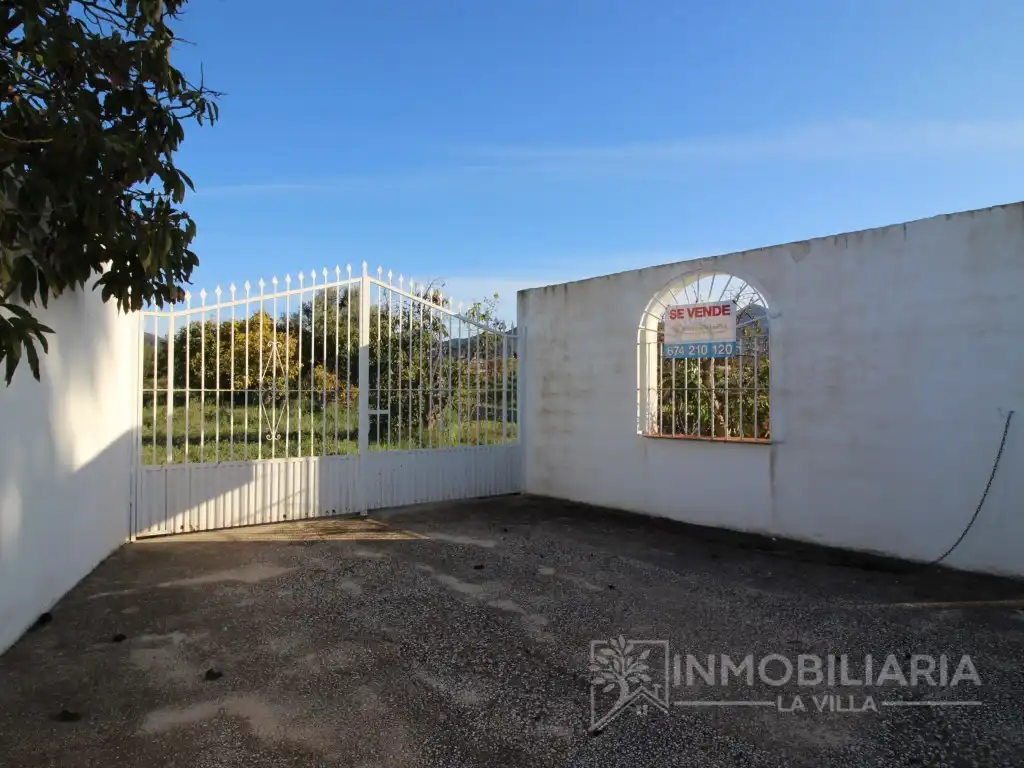 Vista exterior de Finca rústica en venda en Alhaurín de la Torre amb Terrassa