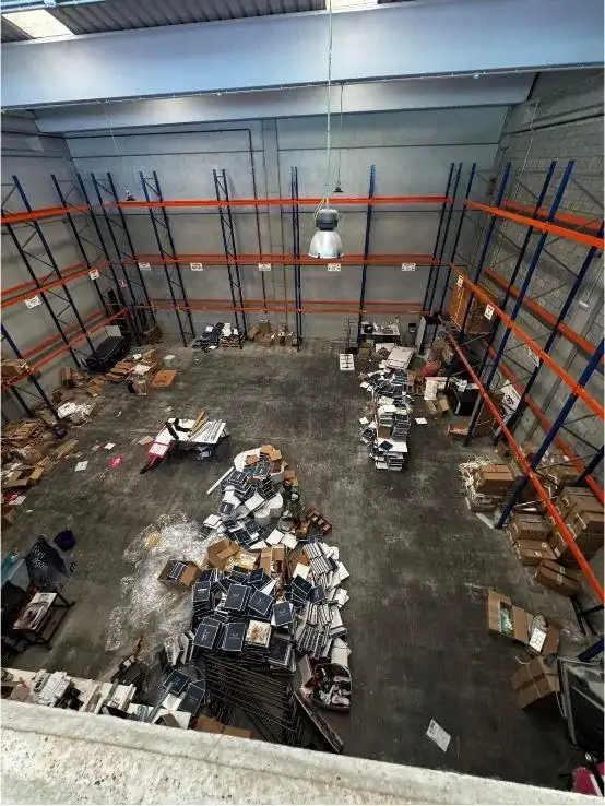 Fabrikhallen zur Miete in Òdena