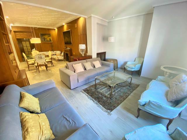 Piso en Alquiler en Avinguda de l'Oest, 21 en El Mercat