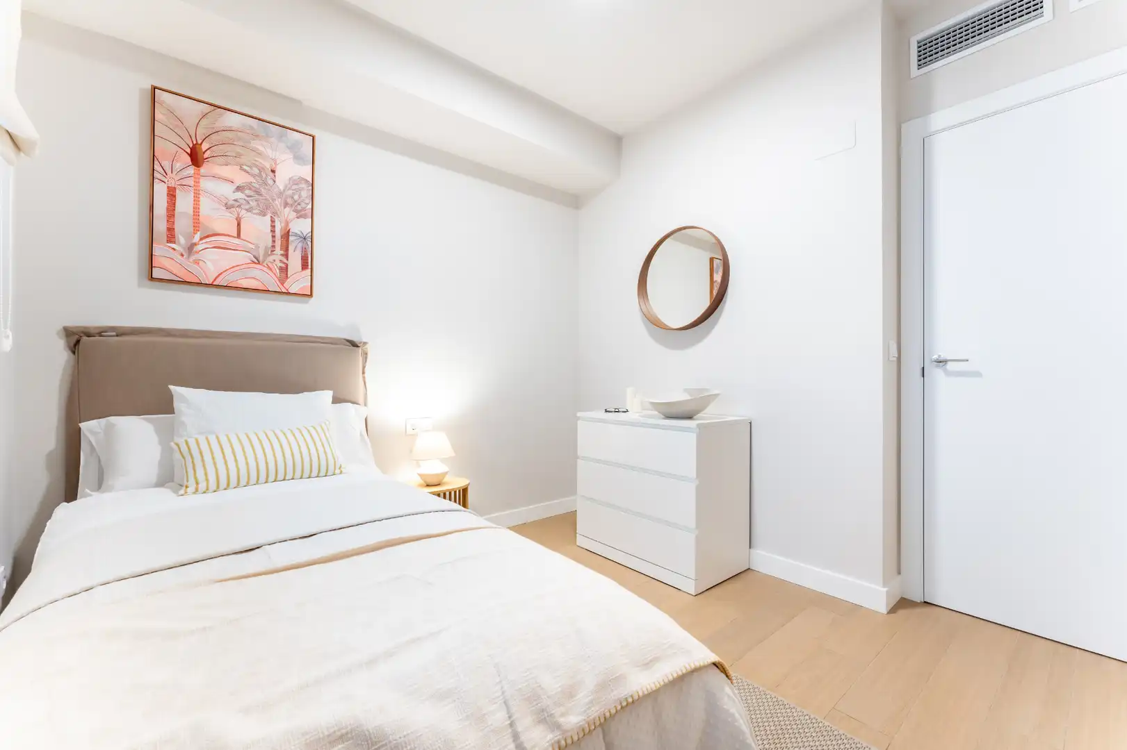 Bedroom of Flat for sale in Sevilla  with Air Conditioner, Heating and Storage room