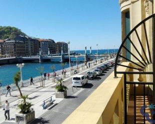 Vista exterior de Pis de lloguer en Donostia - San Sebastián  amb Balcó