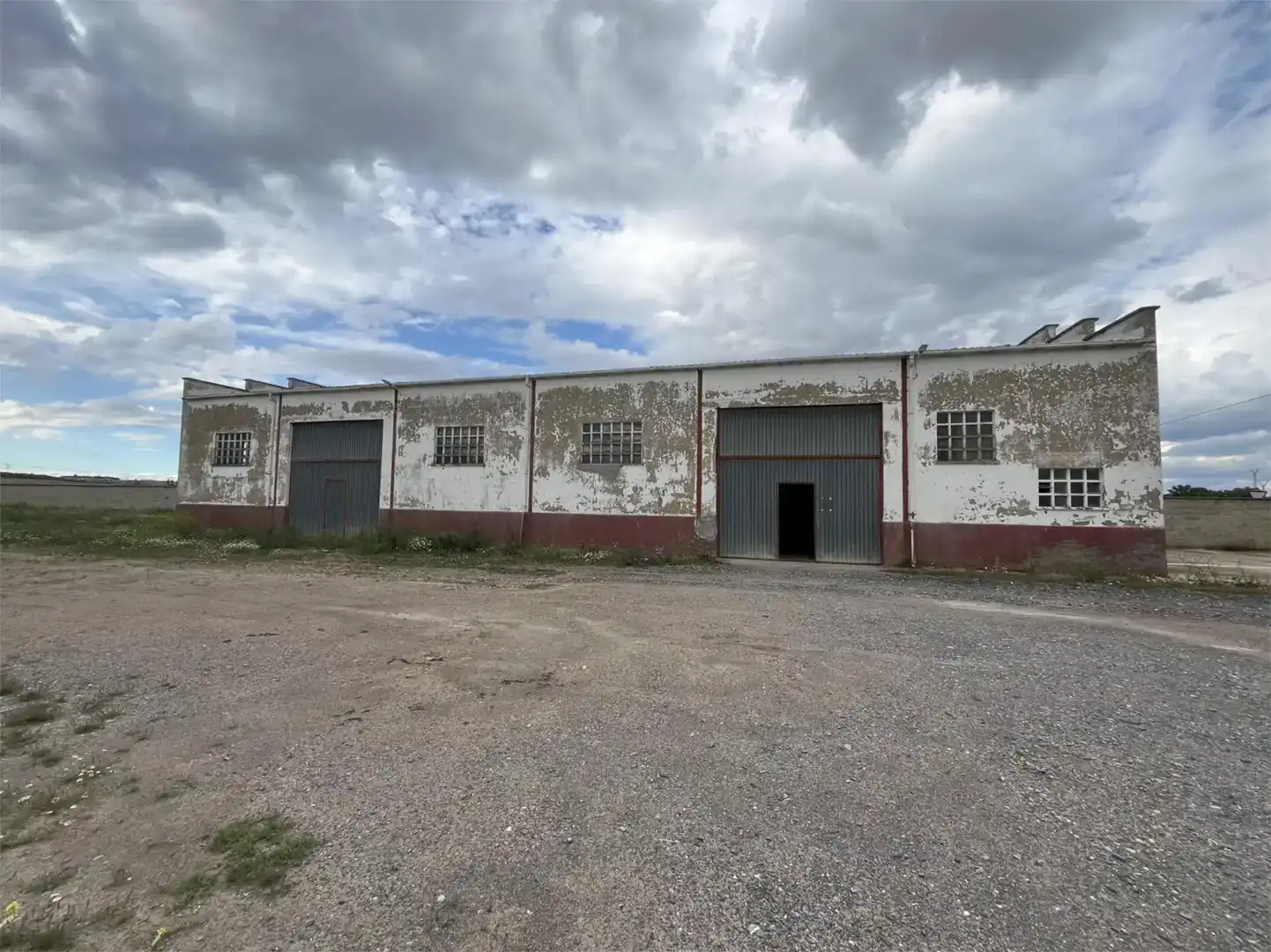 Exterior view of Industrial buildings for rent in Villaturiel