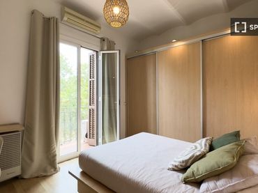 Appartamento con balcone in affitto a Eixample