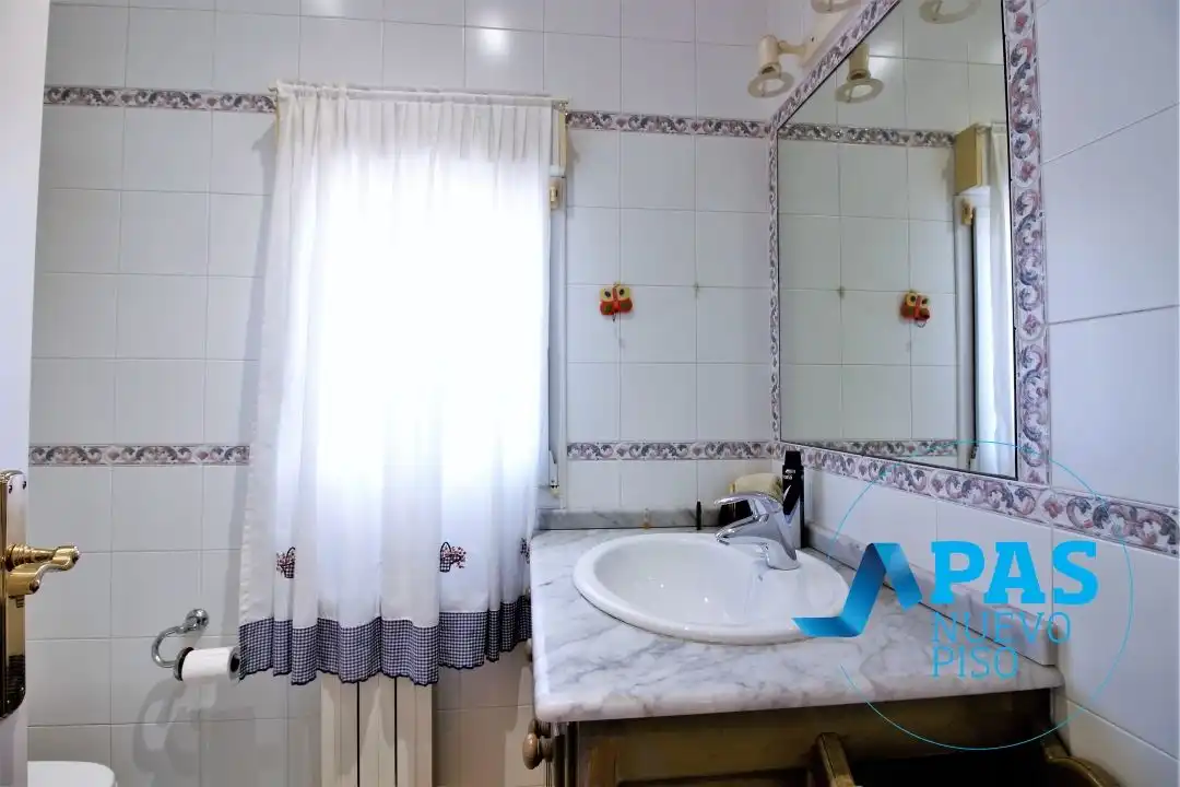 Bathroom of Houses for sale in Santander  with Heating, Private garden and Terrace