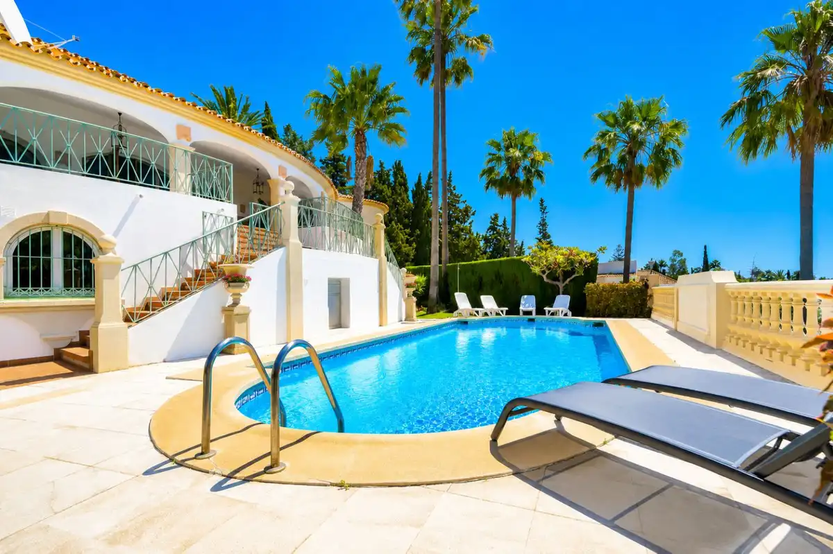 Piscina de Casa o chalet en venta en Marbella con Aire acondicionado, Calefacción y Jardín privado