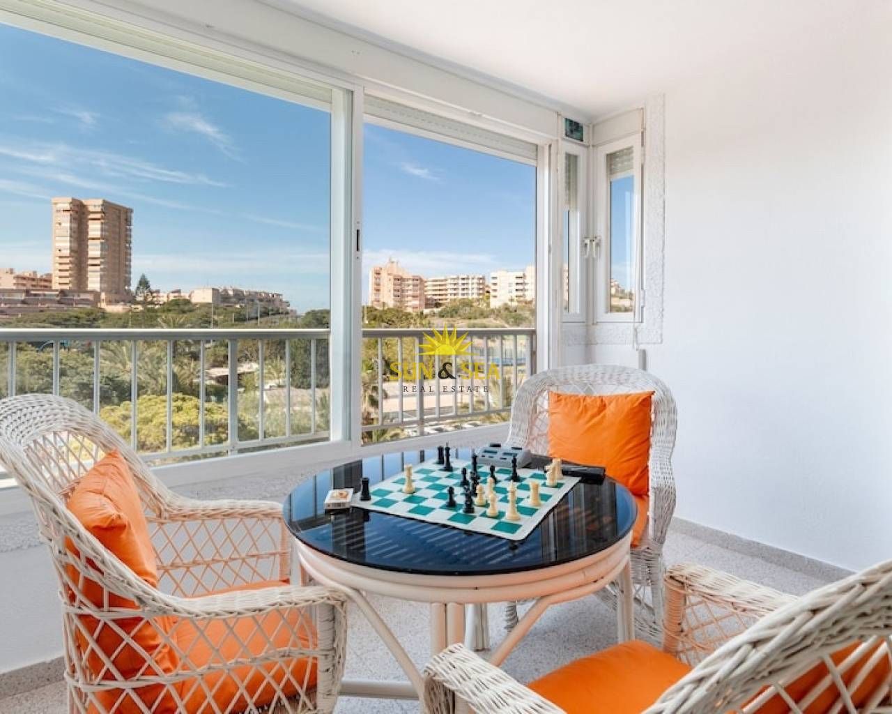 Vista exterior de Apartament de lloguer en La Manga del Mar Menor amb Calefacció, Piscina i Moblat