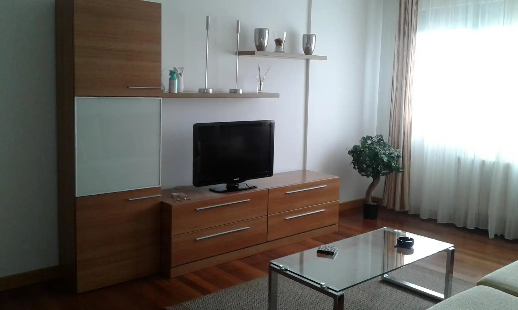 Sala d'estar de Pis de lloguer en Santander amb Calefacció, Parquet i Moblat