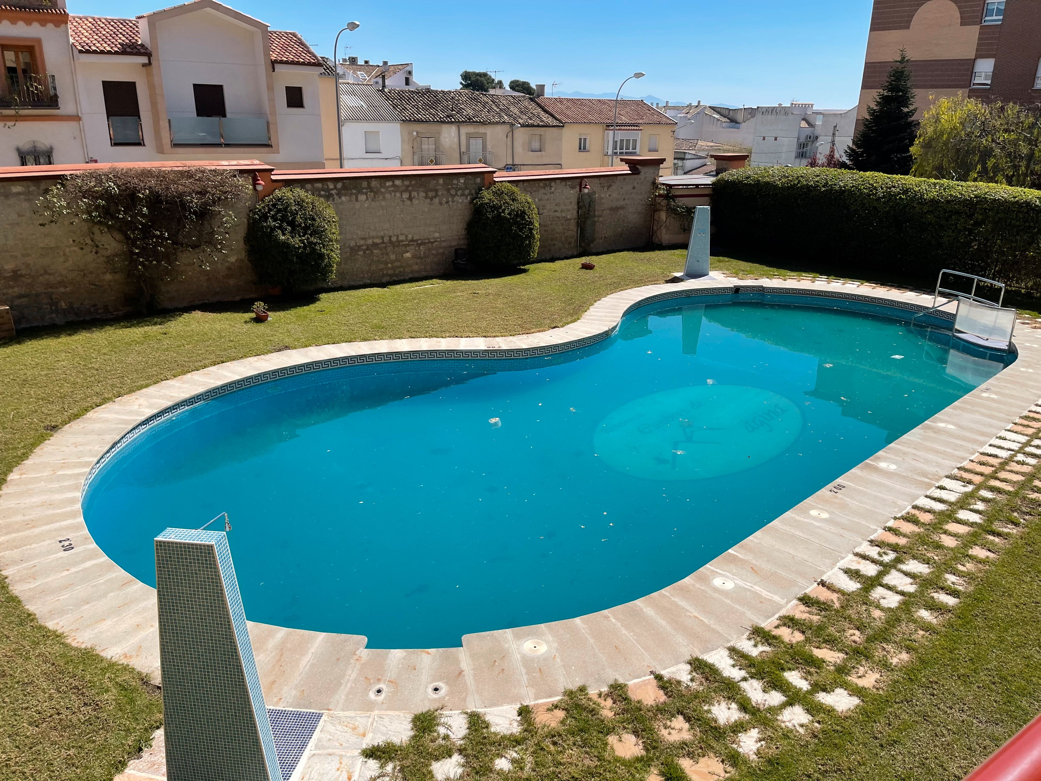 Swimming pool of Duplex for sale in Úbeda  with Air Conditioner, Heating and Terrace