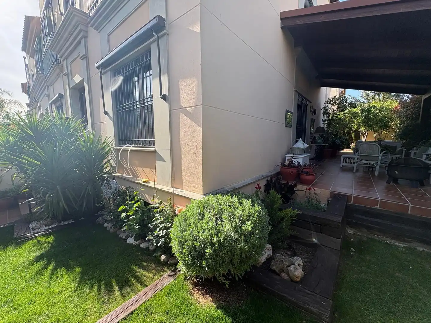 Vista exterior de Casa adosada en venda en Córdoba amb Aire condicionat, Calefacció i Jardí privat