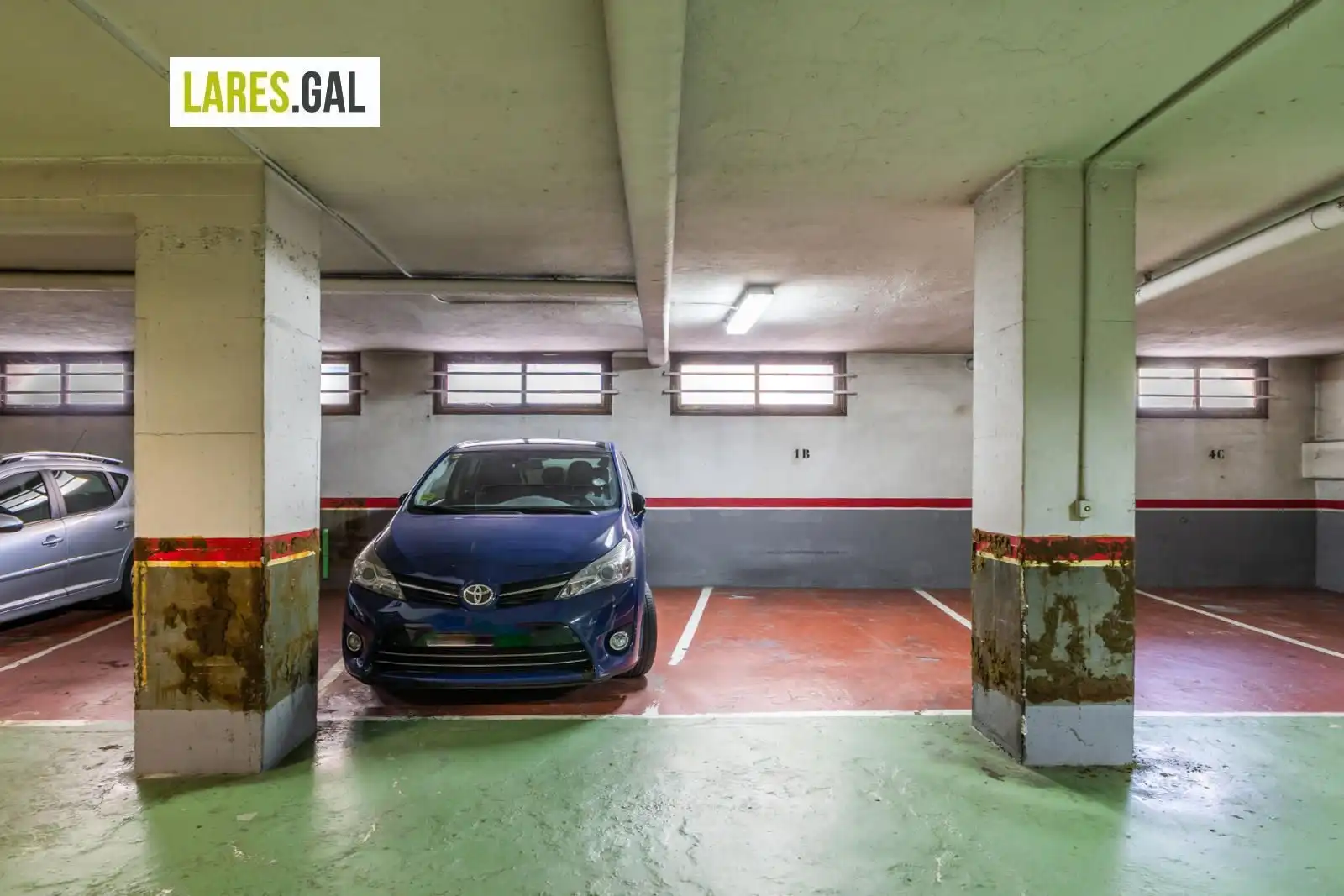 Parking de Piso en venta en Cangas  con Calefacción, Terraza y Trastero
