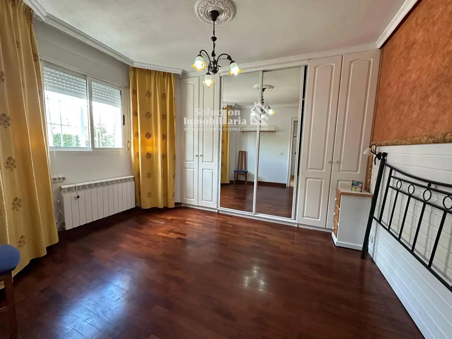 Habitación de Casa adosada en venta en Cabrerizos con Calefacción, Terraza y Piscina