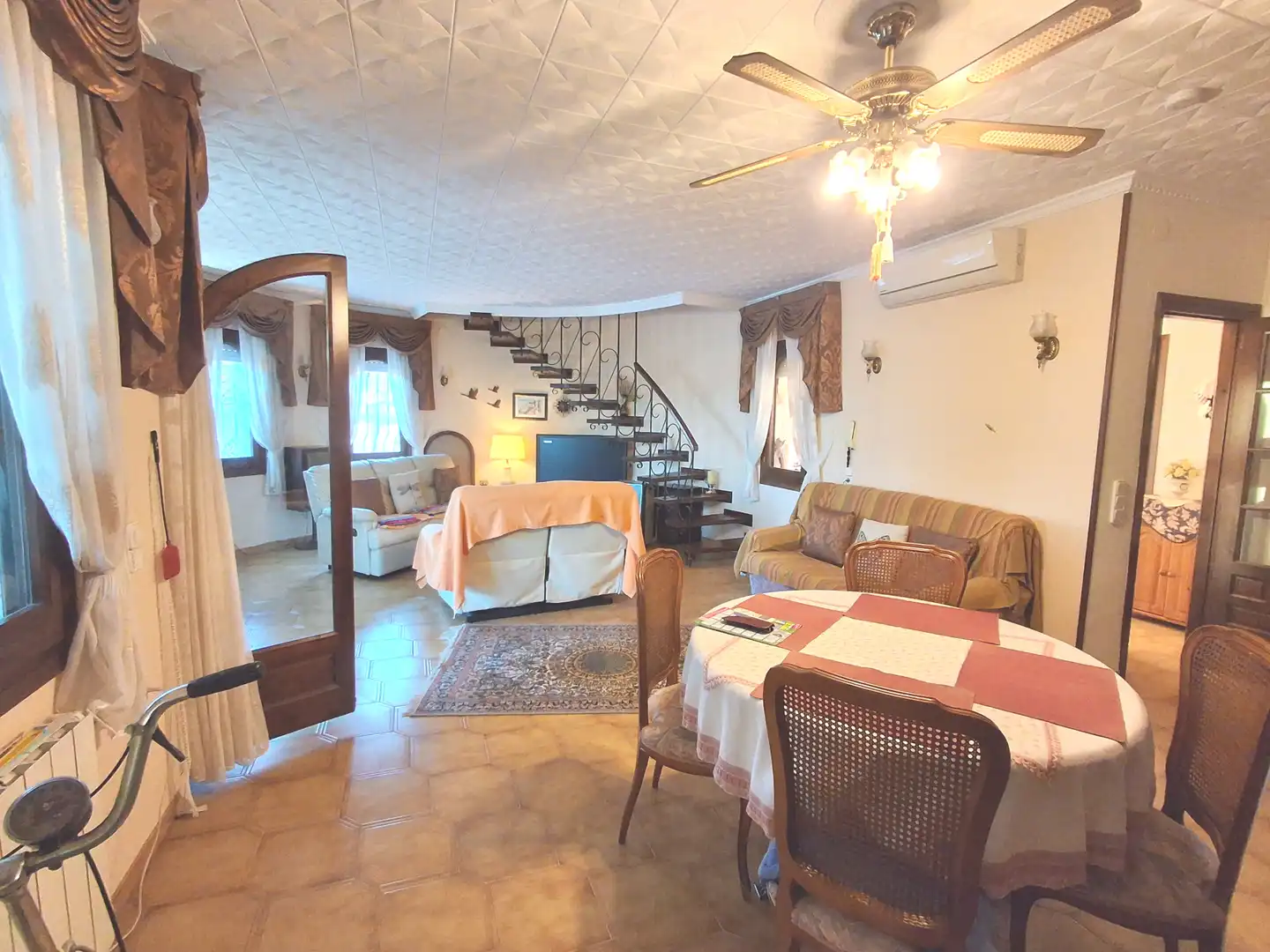 Sala de estar de Casa o chalet en venta en Mont-roig del Camp con Aire acondicionado, Calefacción y Jardín privado