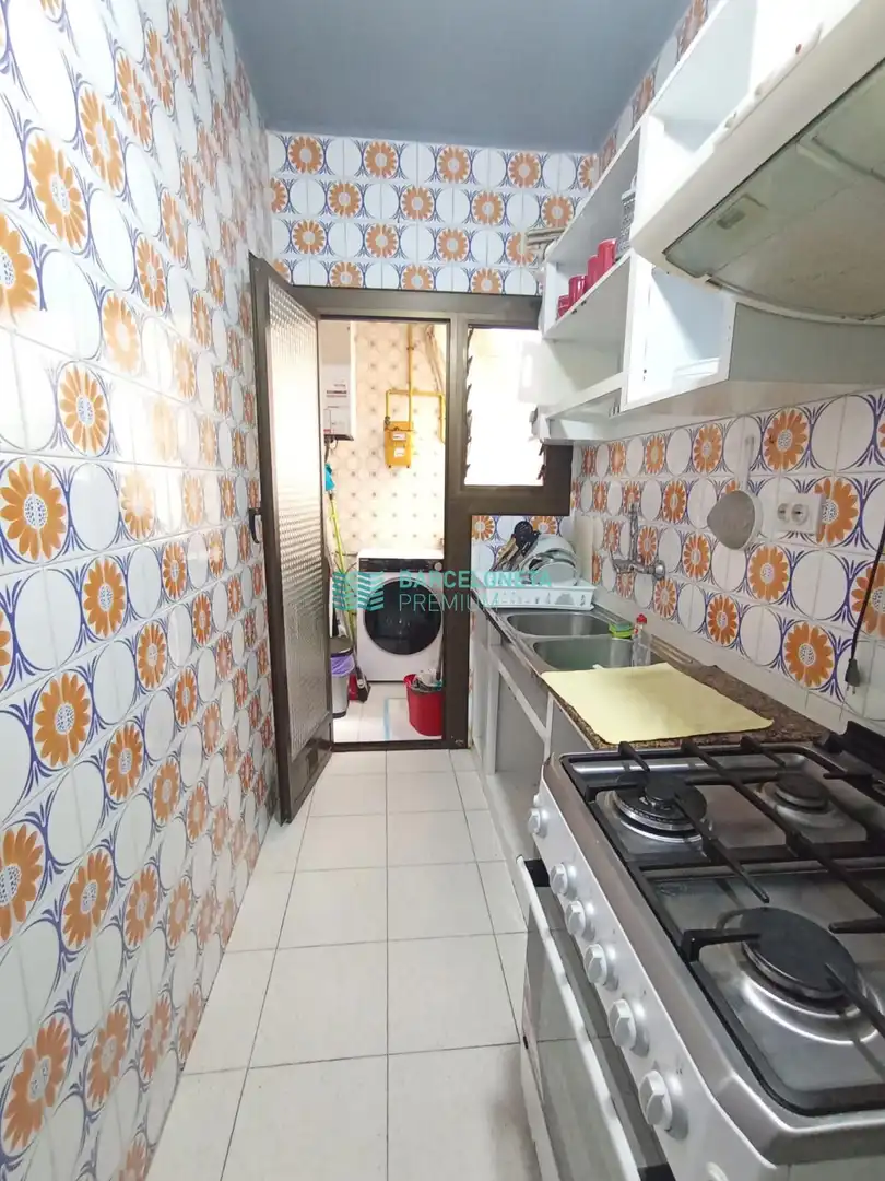 Cocina de Piso en venta en Barcelona con Calefacción, Terraza y Alarma