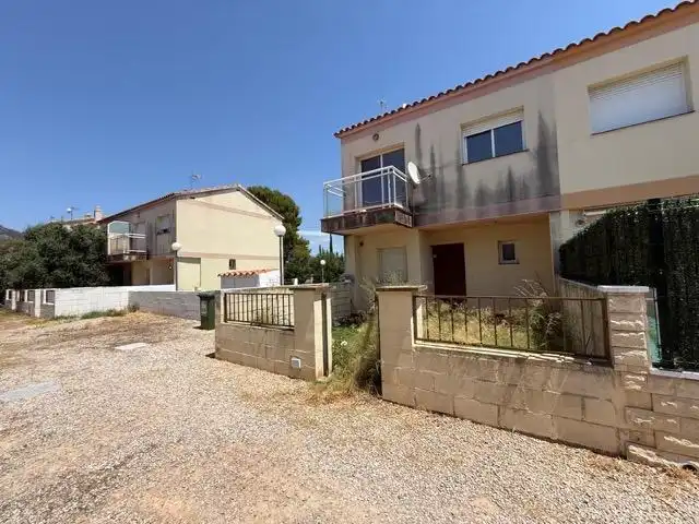 Außenansicht von Einfamilien-Reihenhaus zum Verkauf in Mont-roig del Camp mit Terrasse und Gemeinschaftspool