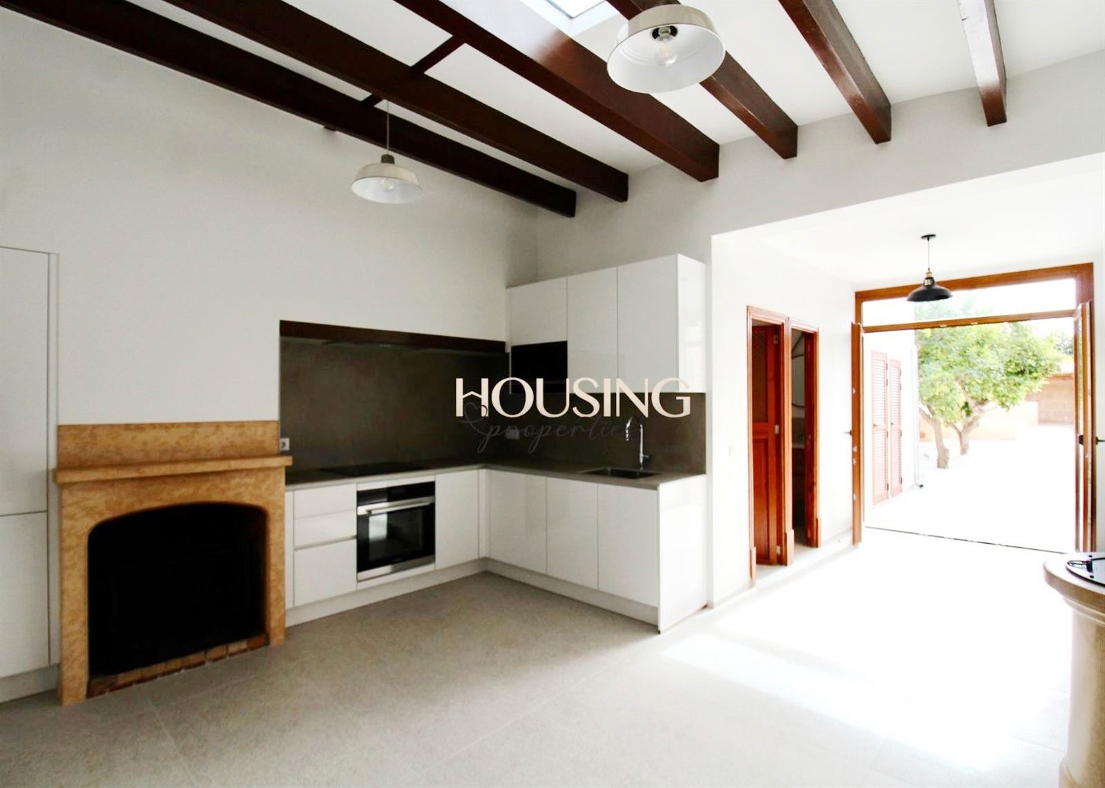 Vista exterior de Casa adosada en venda en Llucmajor amb Aire condicionat, Calefacció i Jardí privat