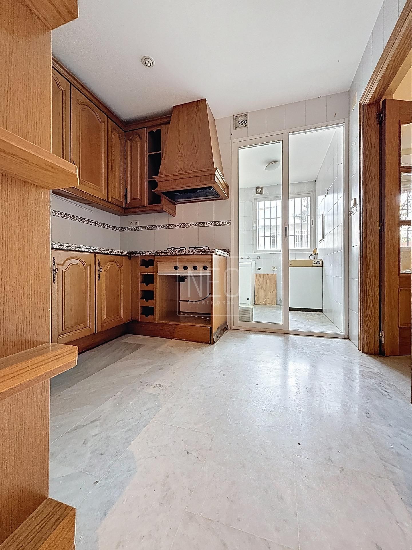 Cuina de Planta baixa en venda en  Granada Capital amb Calefacció, Terrassa i Traster