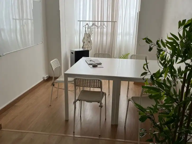 Esszimmer von Geschaftsraum zur Miete in Vilagarcía de Arousa mit Klimaanlage, Heizung und Parkett