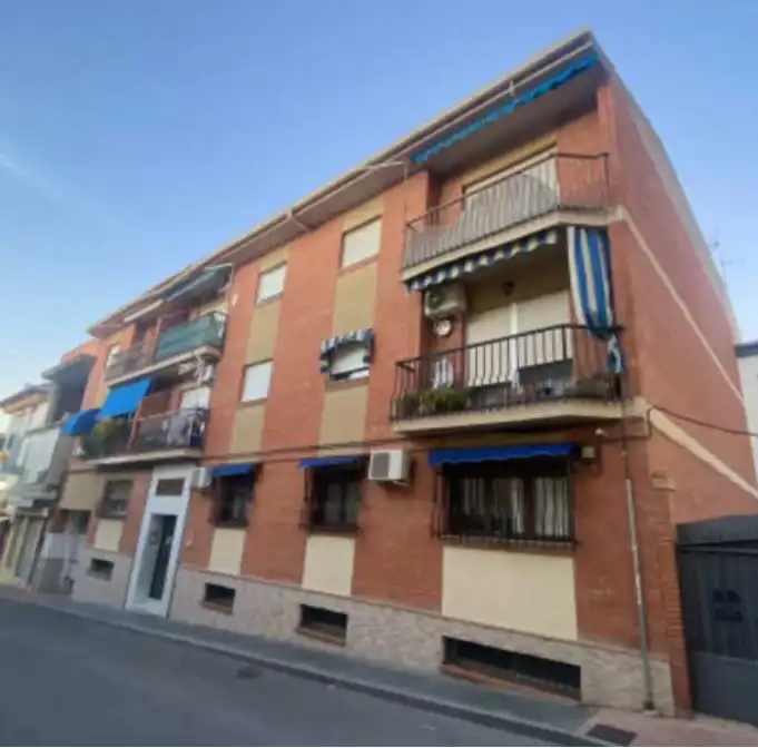 Vista exterior de Pis en venda en La Zubia