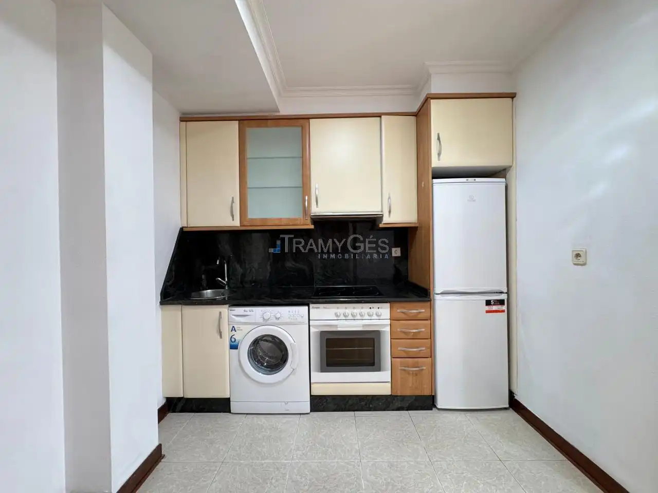 Cuina de Apartament en venda en Vigo  amb Calefacció, Parquet i Traster