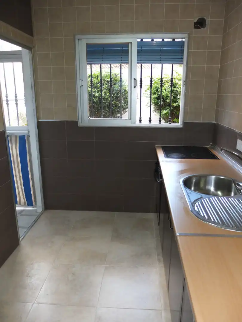 Cuina de Planta baixa en venda en Algeciras amb Terrassa, Traster i Moblat