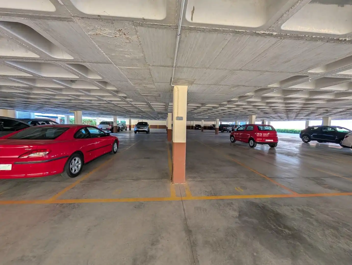 Aparcament de Apartament en venda en Gandia amb Terrassa, Balcó i Piscina comunitària