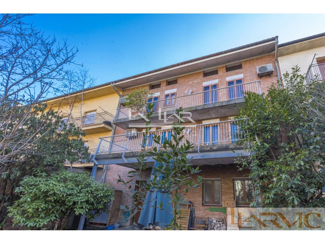 Vista exterior de Casa o xalet en venda en Vic amb Aire condicionat, Jardí privat i Terrassa