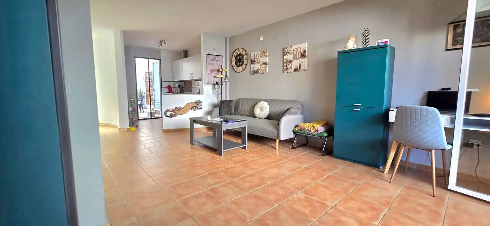 Sala d'estar de Casa adosada en venda en La Nucia amb Terrassa, Traster i Moblat