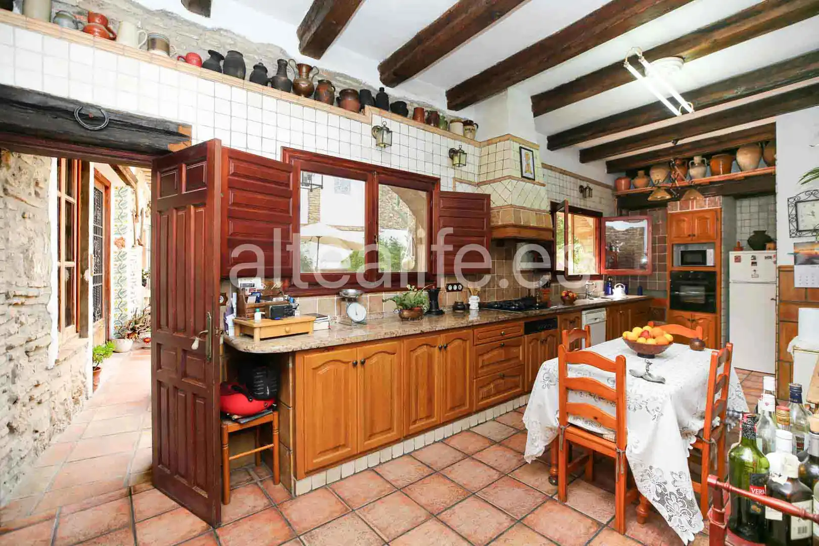 Küche von Einfamilien-Reihenhaus zum Verkauf in Gandia mit Privatgarten, Terrasse und Abstellraum