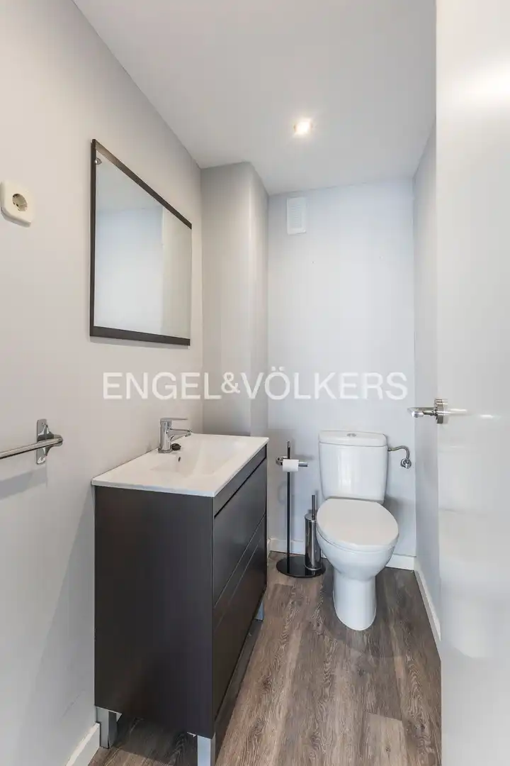Badezimmer von Wohnung zur Miete in Madrid mit Heizung und Privatgarten