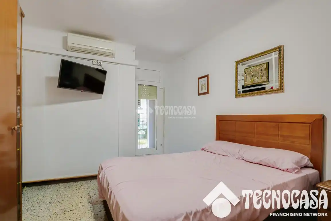Bedroom of Flat for sale in Mataró