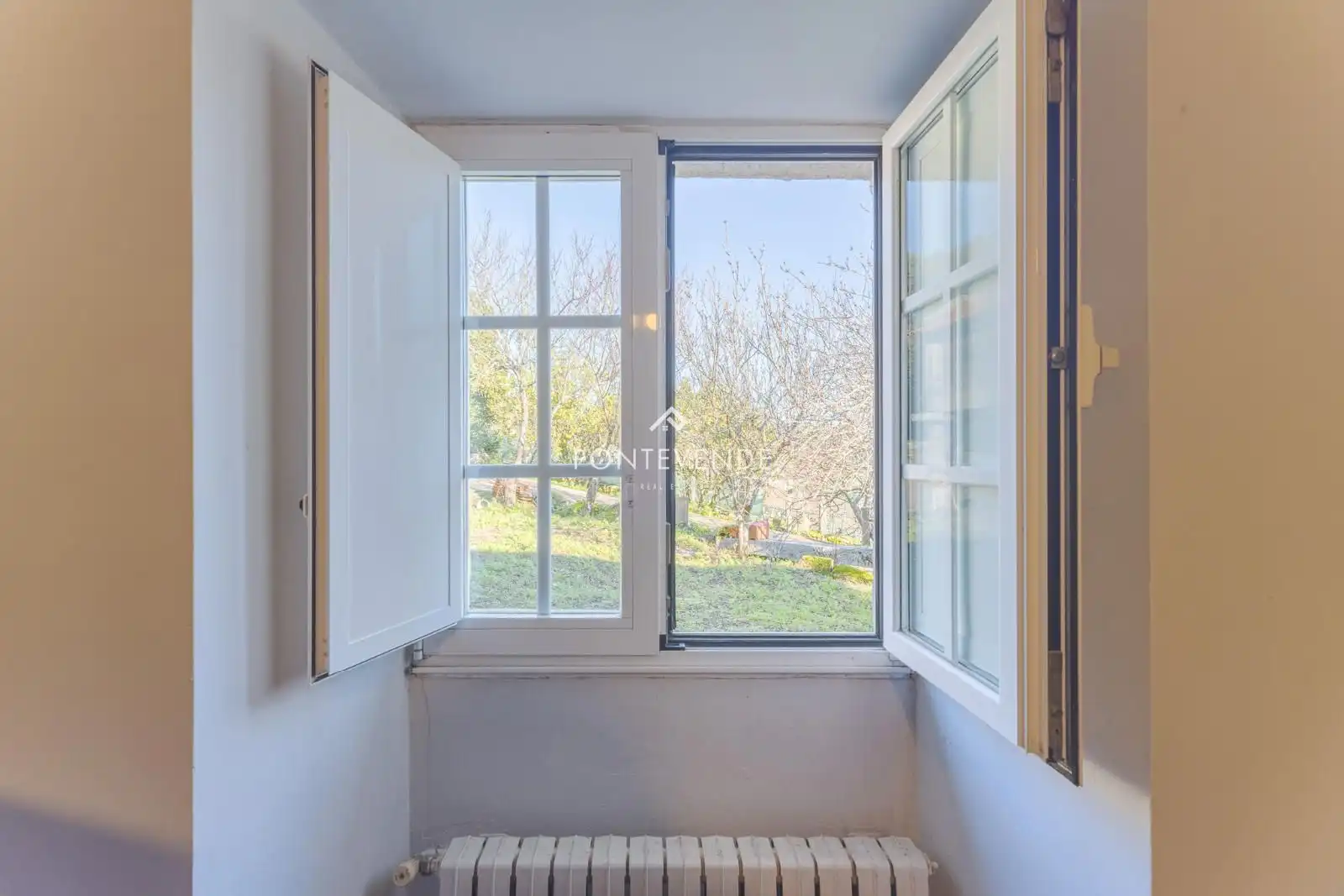 Bedroom of Houses for sale in Vilanova de Arousa  with Heating, Terrace and Swimming Pool