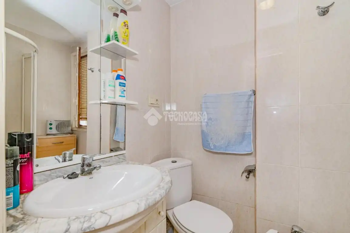 Baño de Piso en venta en Granada con Calefacción, Amueblado y Balcón