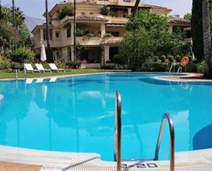 Piscina de Àtic en venda en Marbella amb Aire condicionat, Terrassa i Piscina