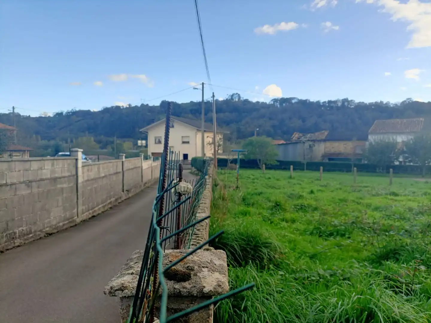 Vista exterior de Casa o xalet en venda en Siero amb Traster i Piscina