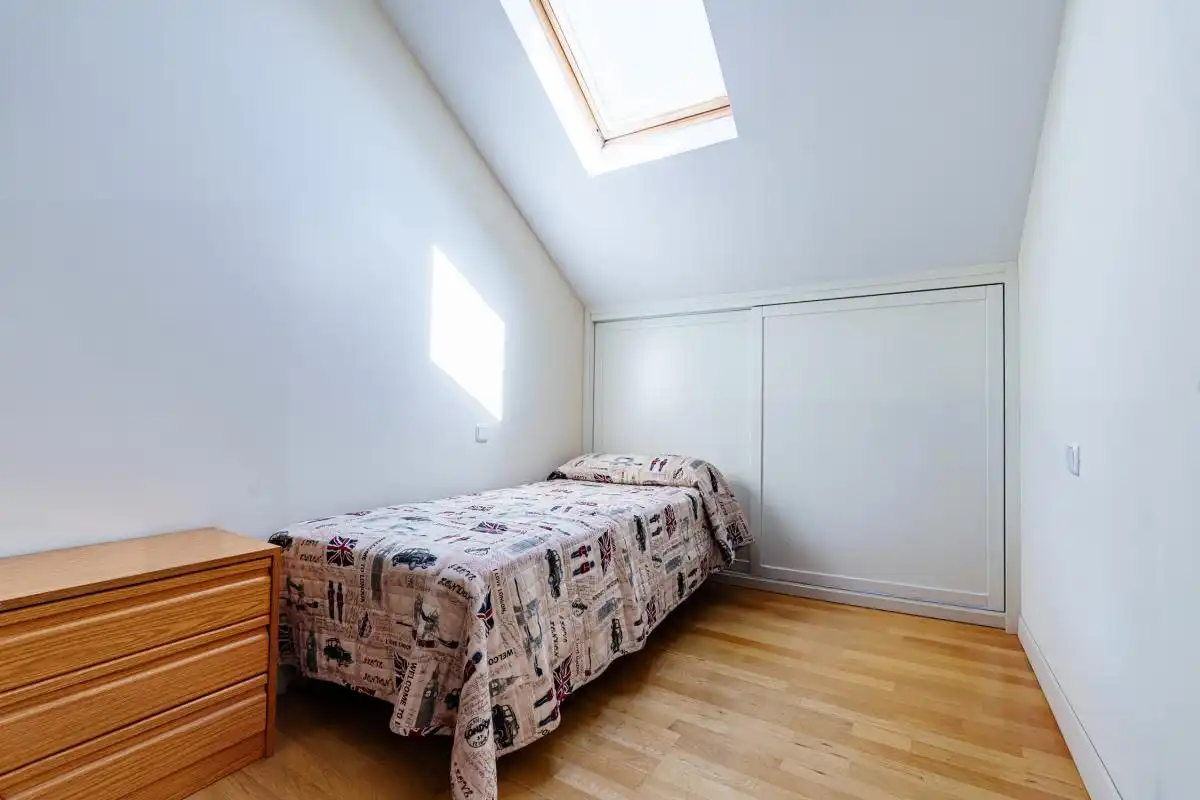 Habitación de Ático en venta en Pozuelo de Alarcón con Aire acondicionado, Calefacción y Jardín privado