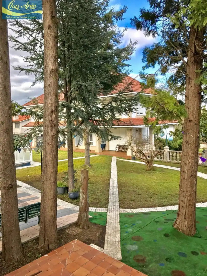 Vista exterior de Casa o chalet en venta en Santiago de Compostela  con Calefacción y Balcón