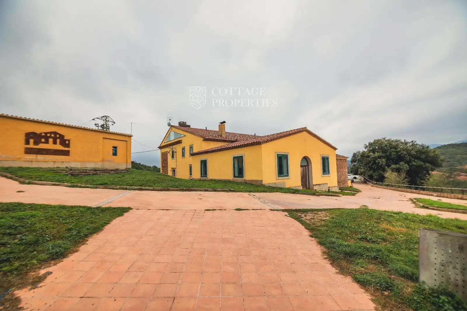 Vista exterior de Finca rústica en venda en Sant Llorenç Savall amb Calefacció i Piscina