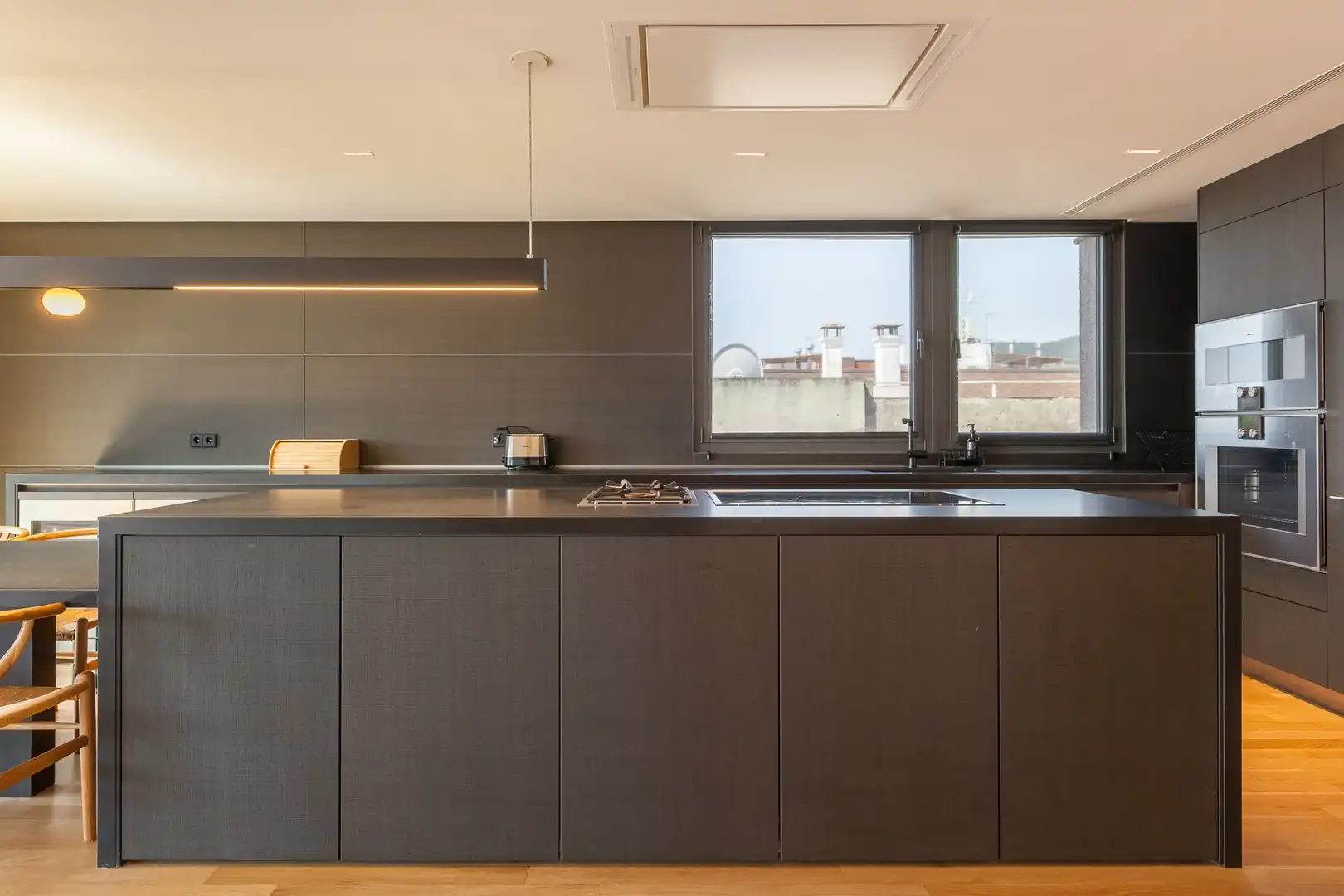 Cuina de Àtic de lloguer en Barcelona amb Aire condicionat, Calefacció i Parquet