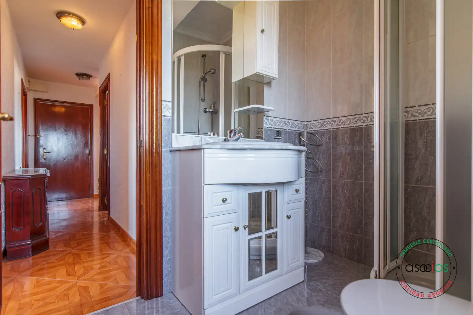 Baño de Piso en venta en Gijón  con Calefacción y Jardín privado