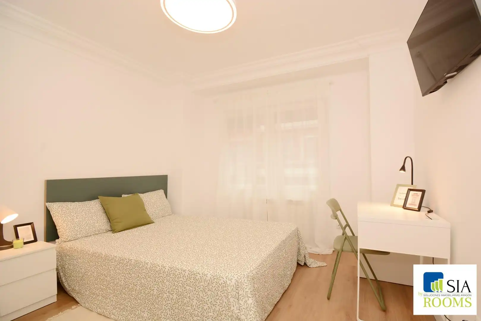 Room in Calle de Pamplona Escudero, 6, Universidad San Francisco