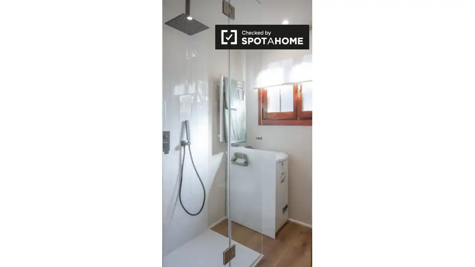 Baño de Piso de alquiler en Las Rozas de Madrid con Aire acondicionado, Calefacción y Amueblado