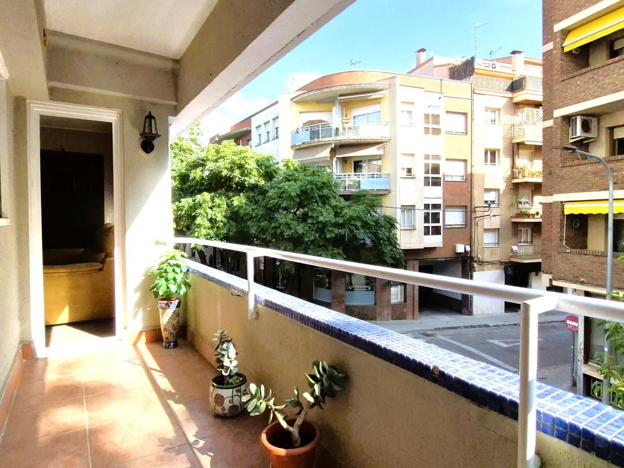 Exterior view of Flat for sale in Terrassa  with Air Conditioner, Terrace and Furnished