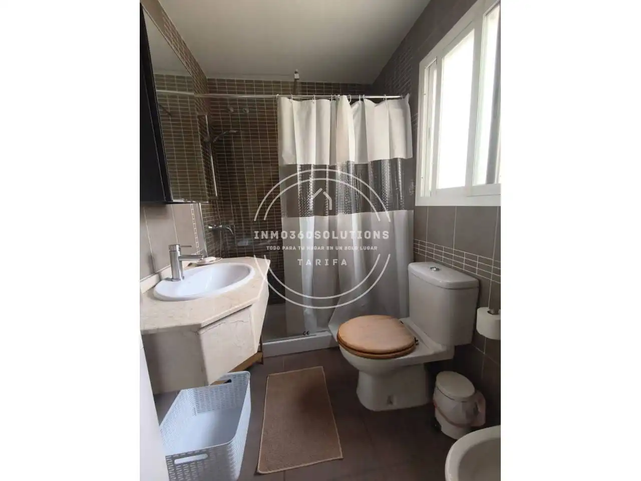Bathroom of Flat for rent in Facinas