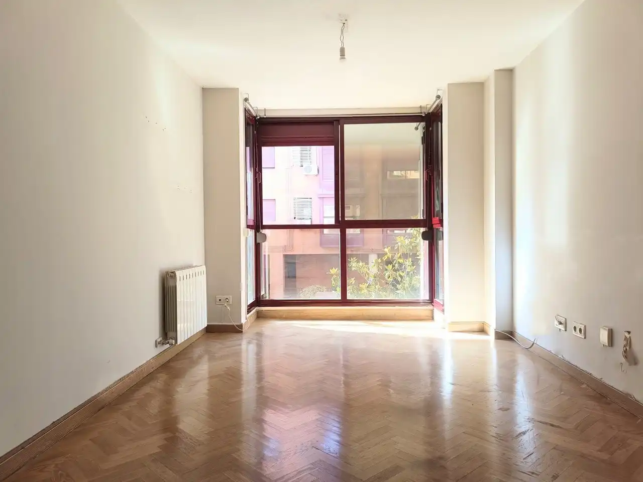 Living room of Flat for rent in Madrid  with Heating, Parquet flooring and Storage room