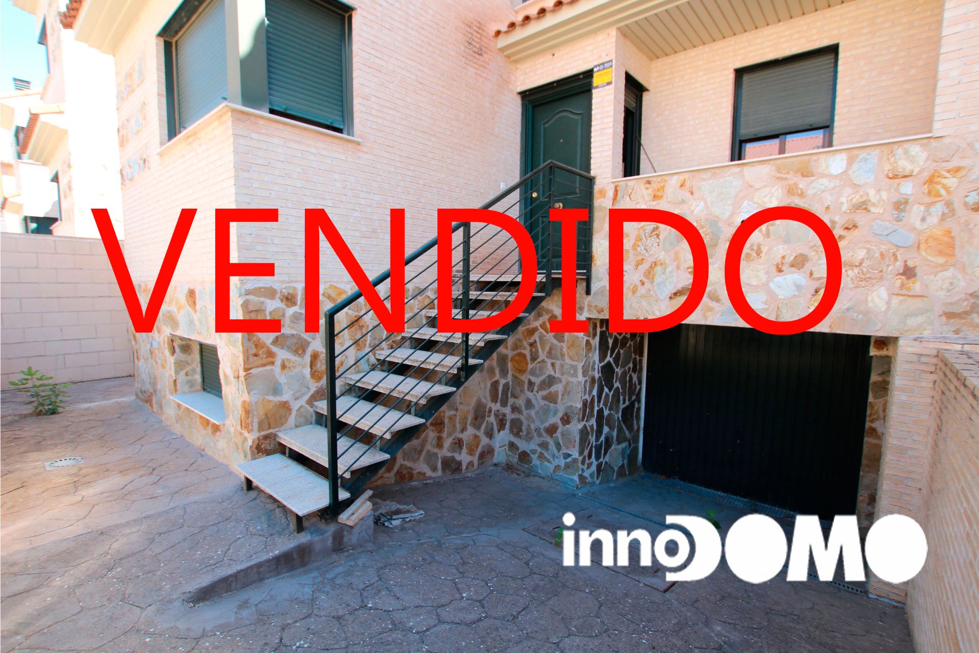 Vista exterior de Casa o xalet en venda en Villaluenga de la Sagra amb Aire condicionat, Calefacció i Jardí privat