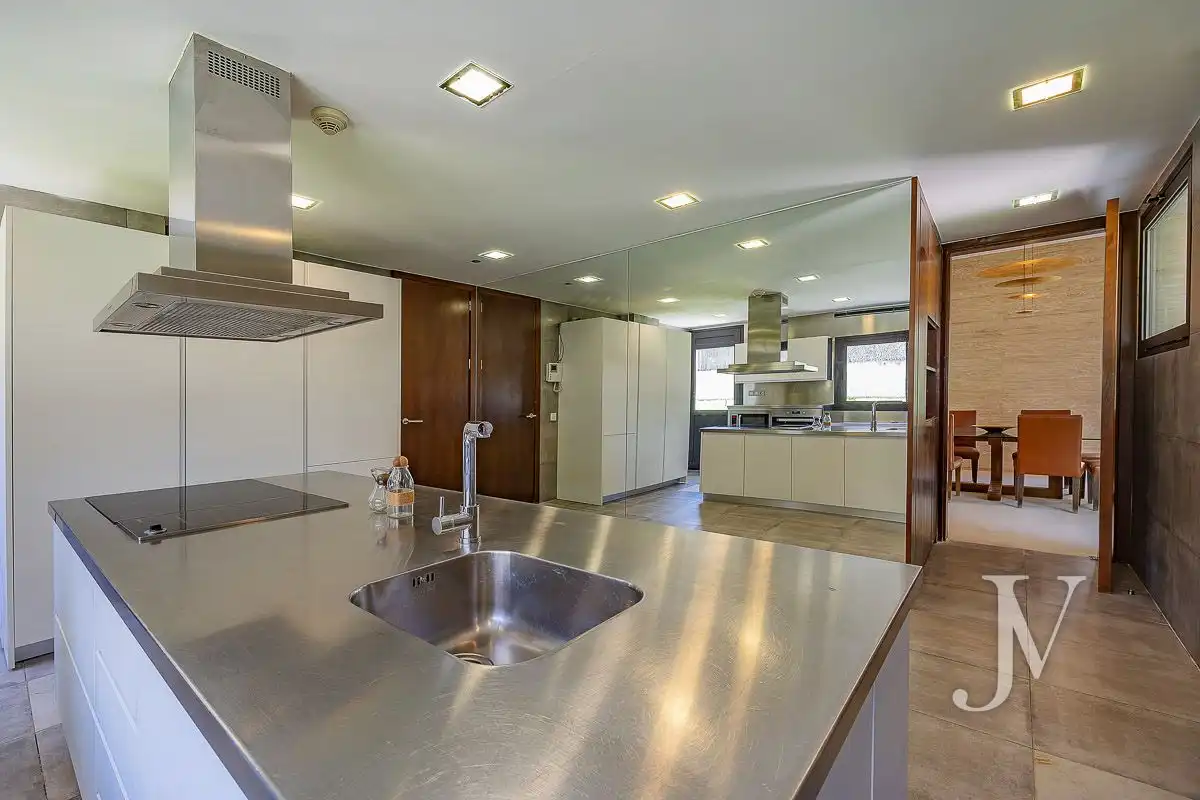Cocina de Casa o chalet en venta en Madrid con Aire acondicionado, Calefacción y Jardín privado