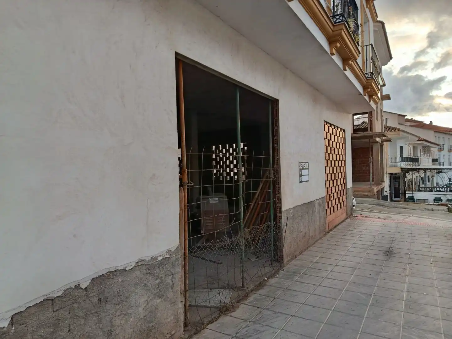 Vista exterior de Local en venta en Ugíjar