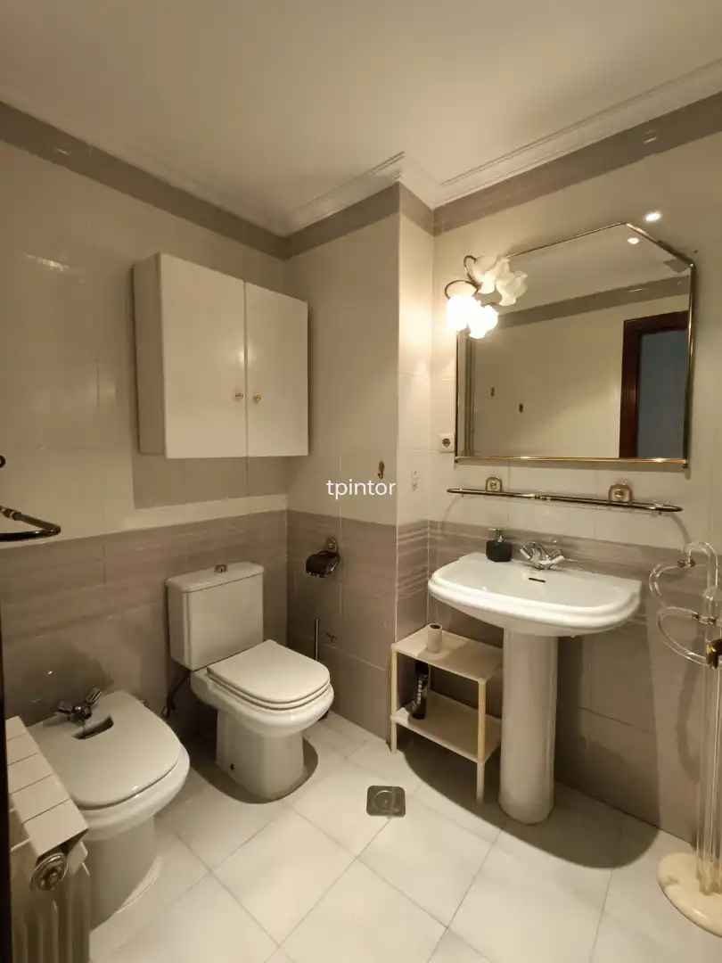 Bathroom of Flat for rent in Cáceres  with Air Conditioner, Heating and Private garden